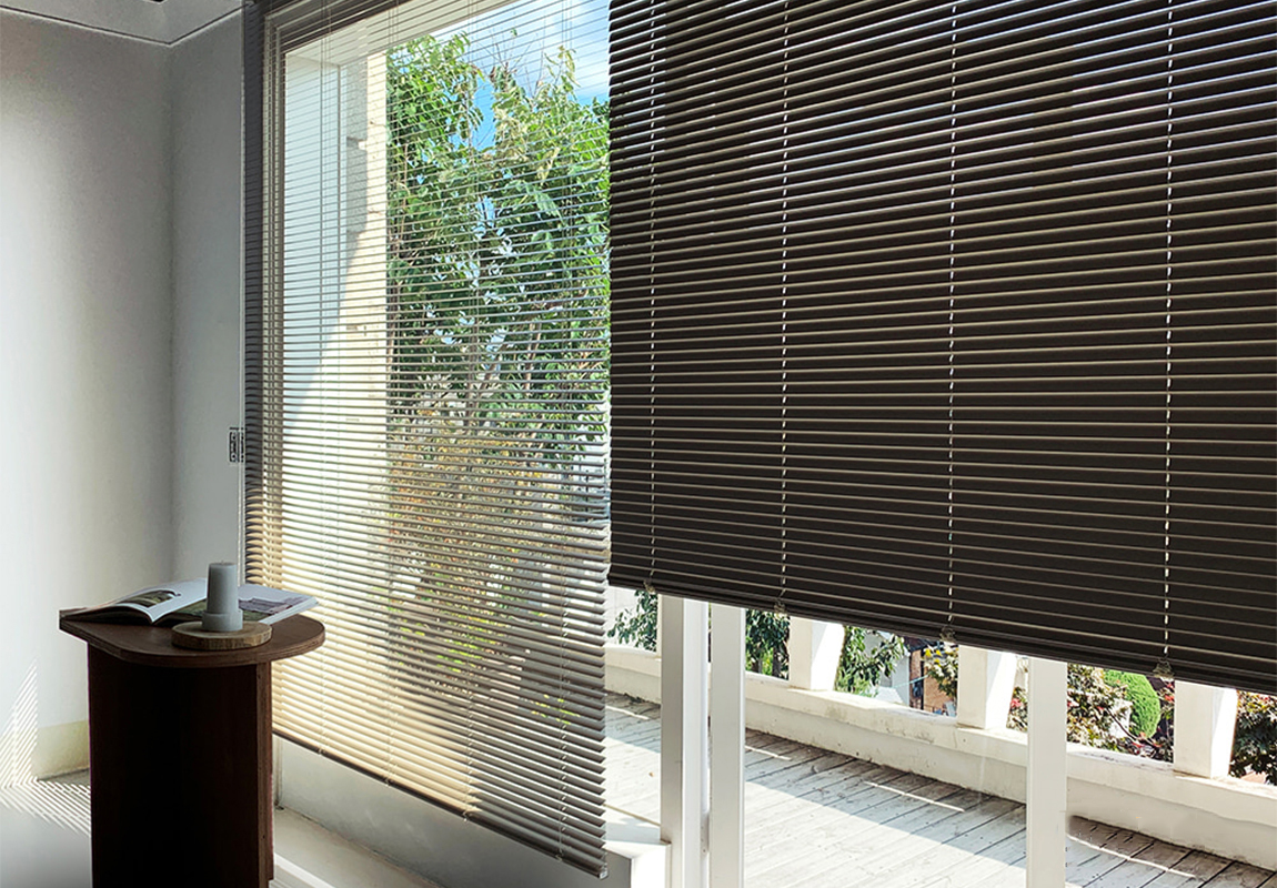 Chất liệu rèm phù hợp với thiết kế cửa